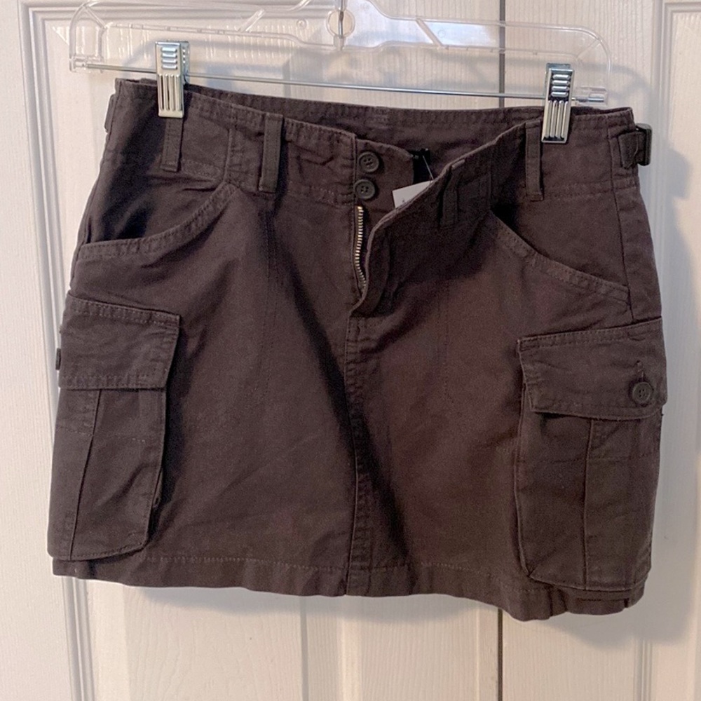 New Brandy Melville mini skirt. Grey/olive color with tags